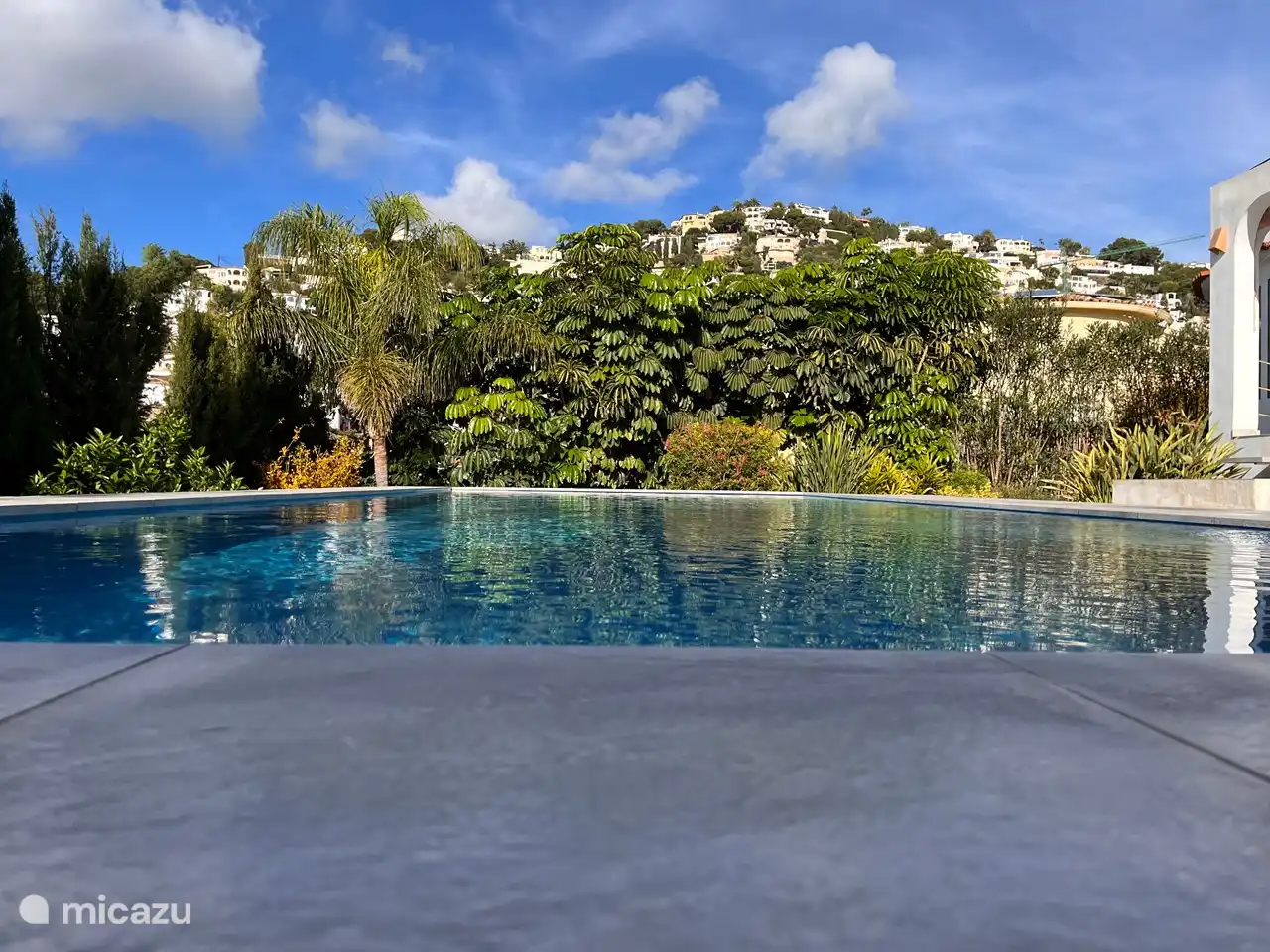 Zwembad met zicht op Montemar