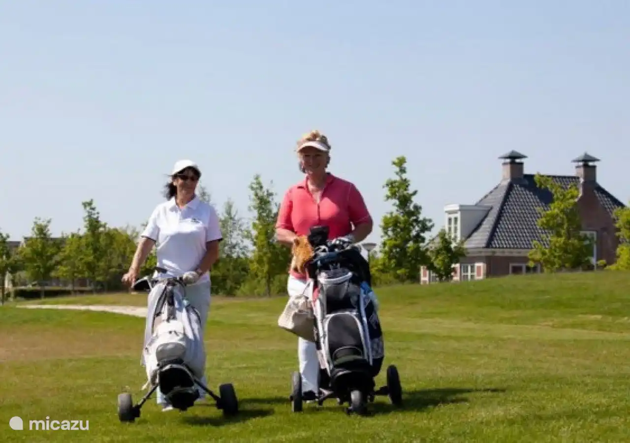 Unser Ferienhaus liegt am Golfplatz De Hildenberg.