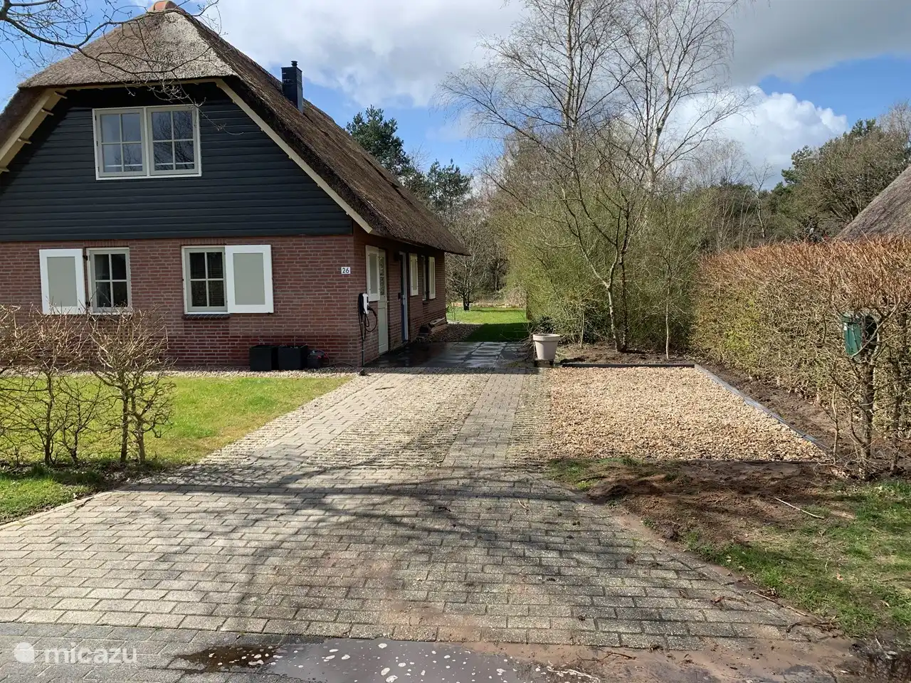 Vor dem Haus mit doppelter Auffahrt für 2 Autos