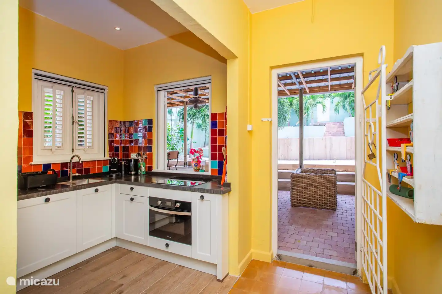 Küche komplett ausgestattet