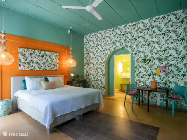 Villa citadine historique avec piscine | Curaçao, Curaçao-Centre, Willemstad - maison de ville Chambre des maîtres avec salle de bain privée