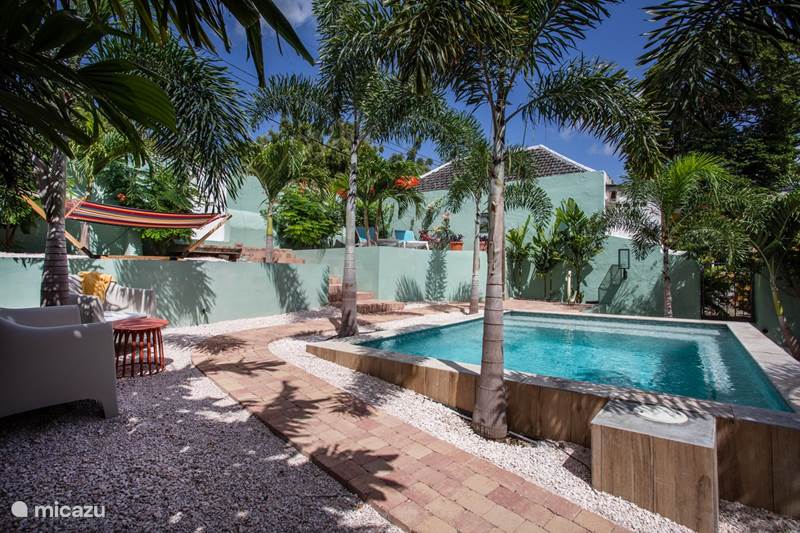 Vakantiehuis Curaçao, Curacao-Midden, Willemstad Stadswoning Historische stadvilla met zwembad