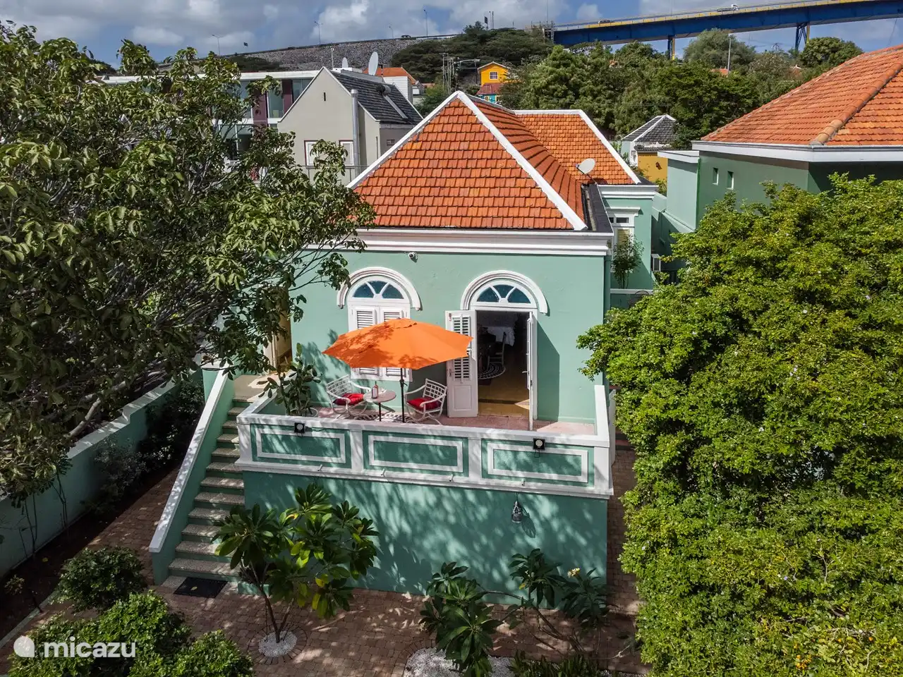 Villa mit Vorderansicht