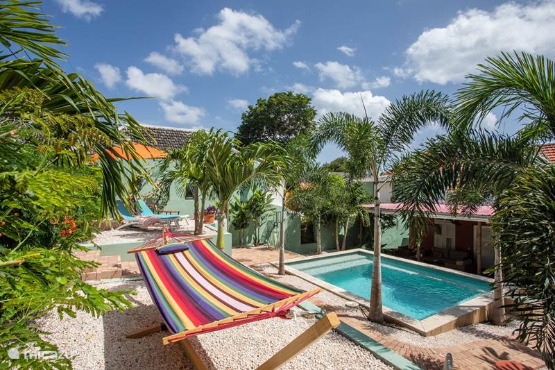 Vakantiehuis Curaçao, Curacao-Midden, Willemstad Stadswoning Historische stadvilla met zwembad