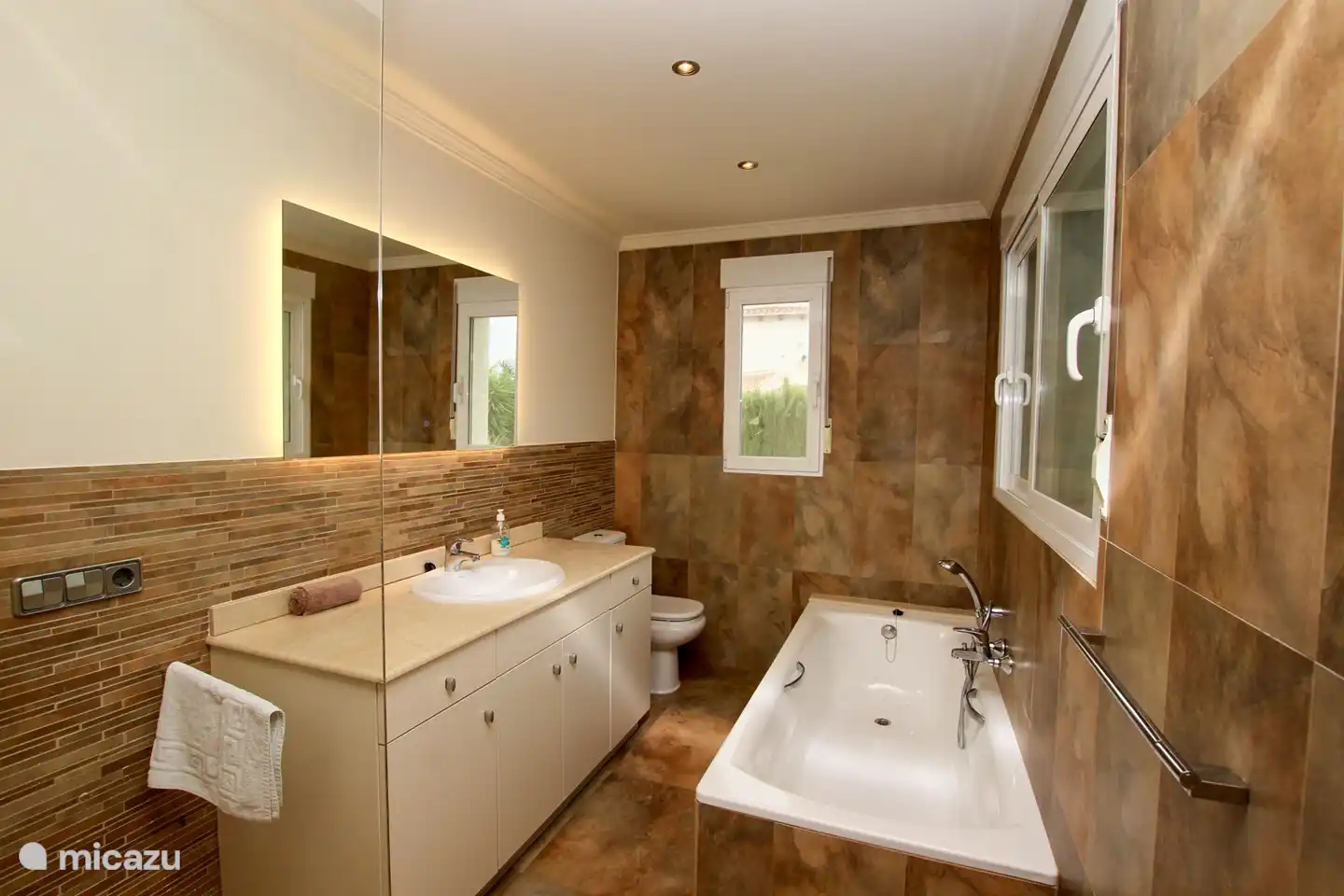 Badezimmer 1 - en suite zum Hauptschlafzimmer