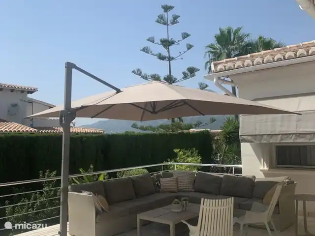 Casa La Palmera huren in Spanje, Costa Blanca, Jávea - villa Loungeset met schaduw van de grote parasol