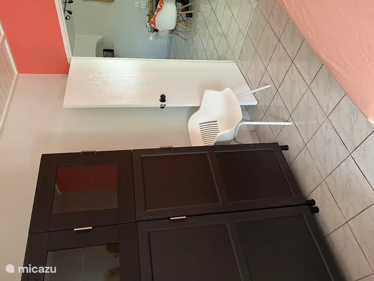 Kleiderschrank sowohl praktisch als auch stilvoll