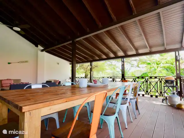 Boutique Blue Bay Beach Villa #1a en Curazao, Curazao Centro, Blue Bay - villa Acogedora mesa de comedor grande y barbacoa de gas Weber