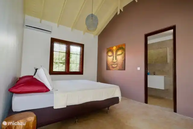 Bedroom #1 with private bathroom #1