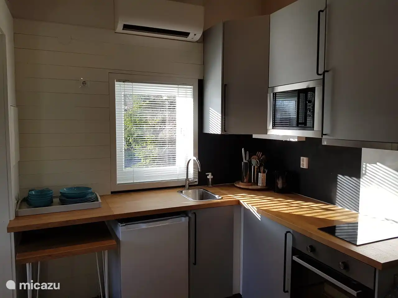 A fully equipped kitchen.