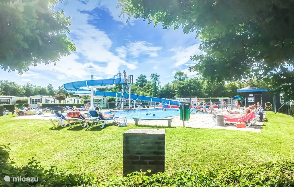 Der beheizte Außenpool