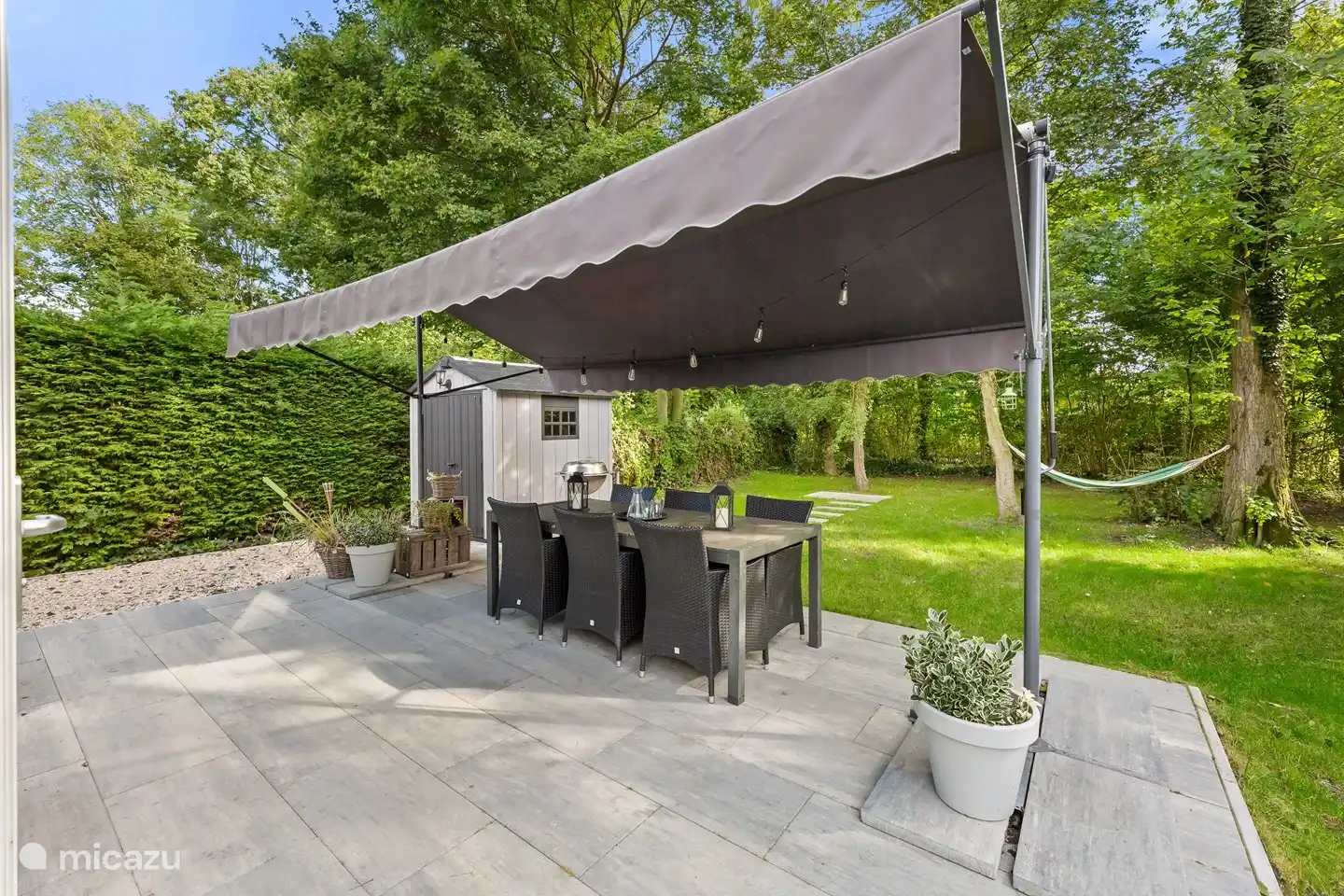 Gemeinsam draußen essen, auch bei weniger gutem Wetter.