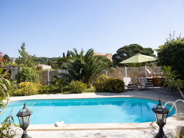 Location de Vacances France, Côte d'Azur, Sainte-Maxime, villa - Fruitier Villa au bord de la Mer piscine