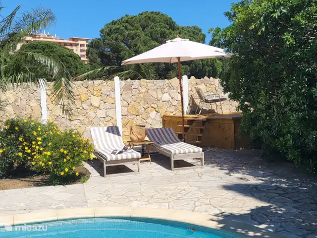 Location de Vacances France, Côte d'Azur, Sainte-Maxime, villa - Fruitier Villa au bord de la Mer Chaises longues