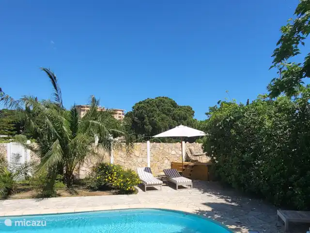 Location de Vacances France, Côte d'Azur, Sainte-Maxime, villa - Fruitier Villa au bord de la Mer piscine