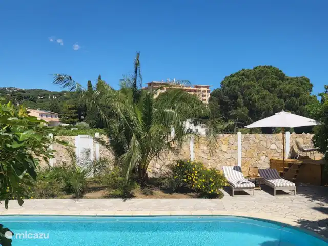 Location de Vacances France, Côte d'Azur, Sainte-Maxime, villa - Fruitier Villa au bord de la Mer piscine