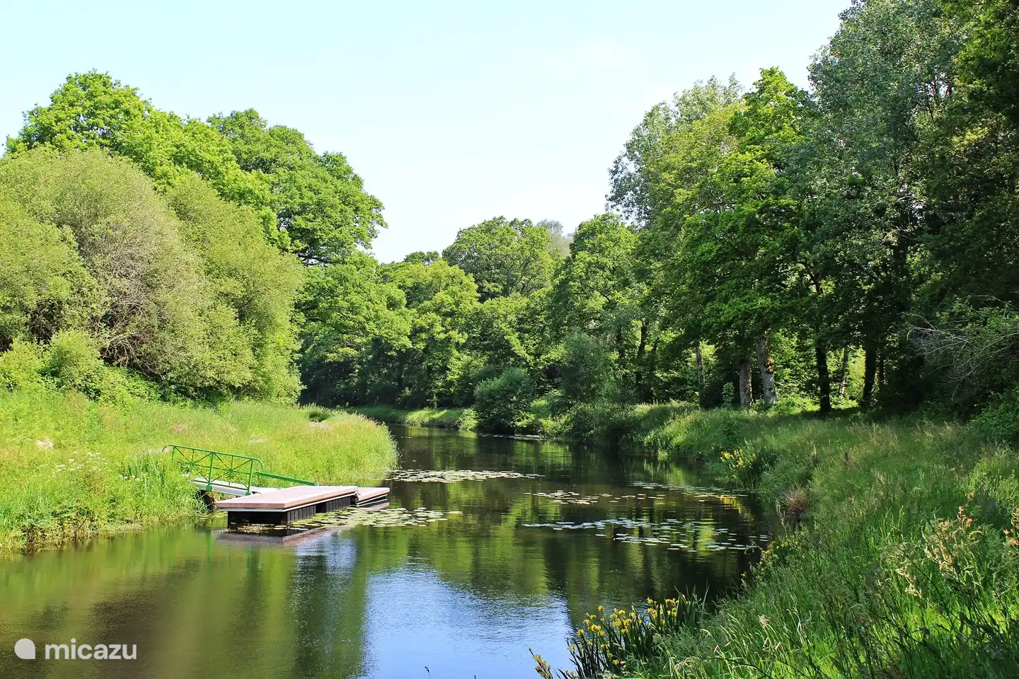 2 pontons voor de deur voor een eventuele paddle of kayak