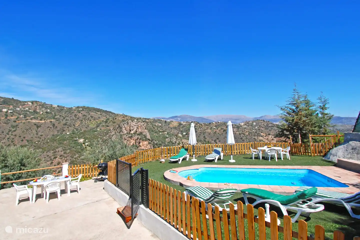 Neem een duik omringd door natuurpracht.