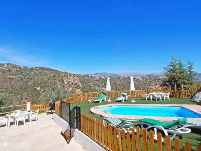 Casa Avila huren in Spanje, Costa del Sol, Comares - vakantiehuis Neem een duik omringd door natuurpracht.