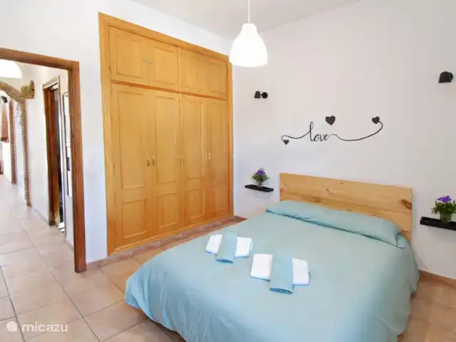 Casa Avila huren in Spanje, Costa del Sol, Comares - vakantiehuis Deze slaapkamer heeft een grote ingebouwde kast, dus ga je gang en pak maar in.