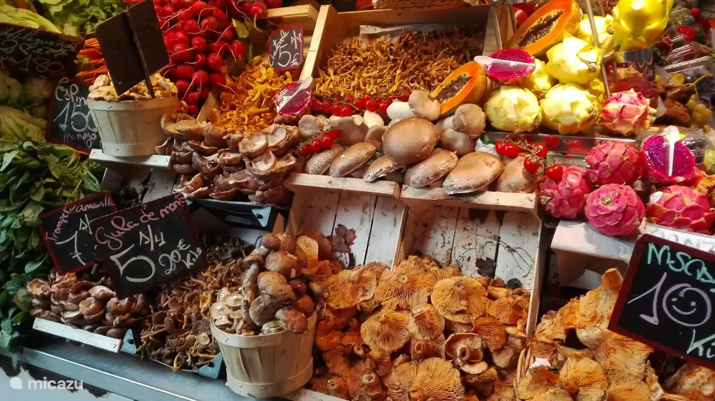 Atarazana markt. Ruik, kijk en eet. 