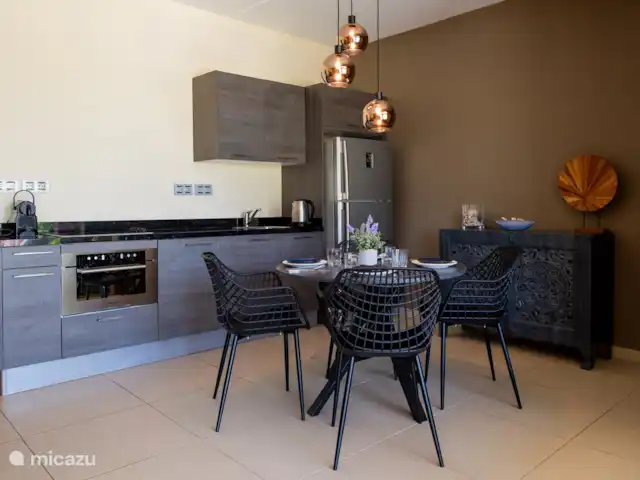 apartamento en Curazao, Banda Arriba (este), Brakkeput Abou – Apartamento Playa Cocina con comedor