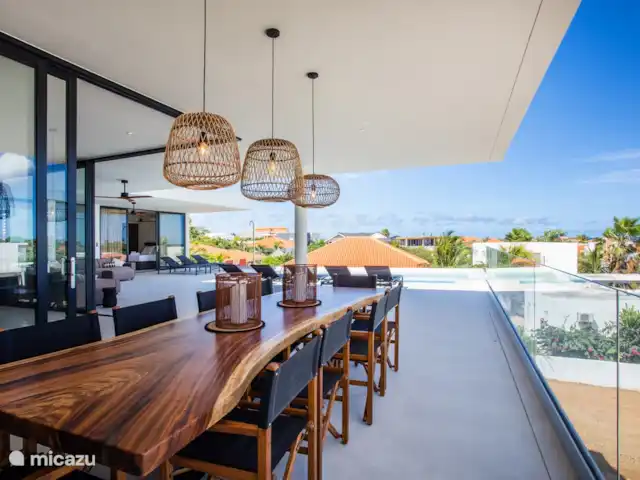 Villa Wahoo - Curazao en Curazao, Banda Arriba (este), Jan Thiel - villa Preciosa mesa de comedor de madera de Suar con fantásticas vistas