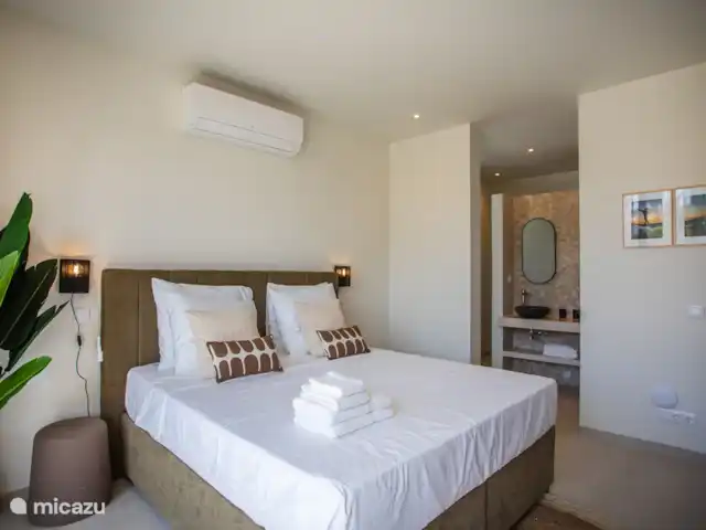 Villa Wahoo - Curazao en Curazao, Banda Arriba (este), Jan Thiel - villa Los 6 dormitorios son amplios y cada uno tiene su propio baño.