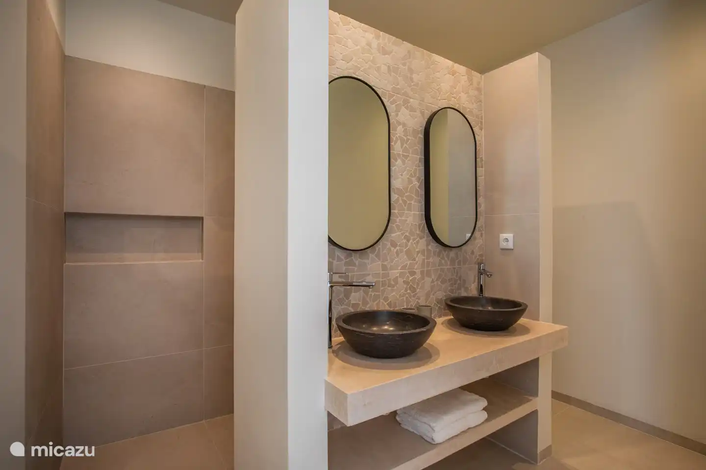 1 van de 6 badkamers