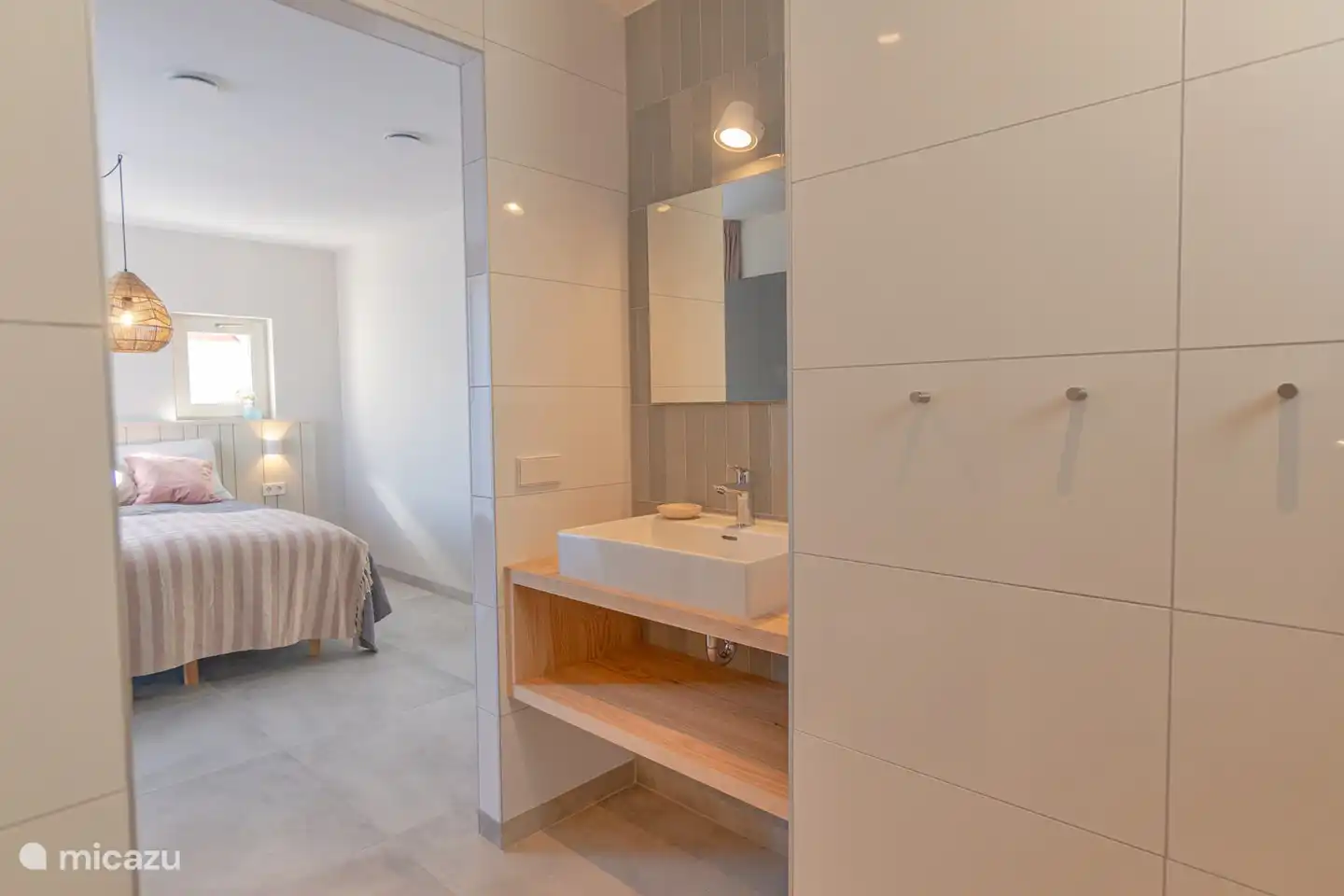 Bedroom 1 - bathroom en-suite