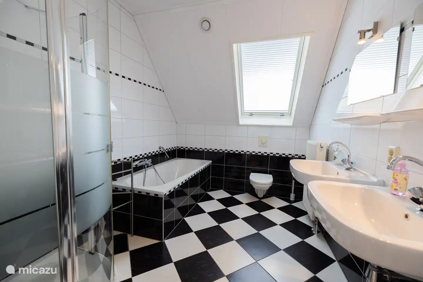 Badezimmer im Obergeschoss