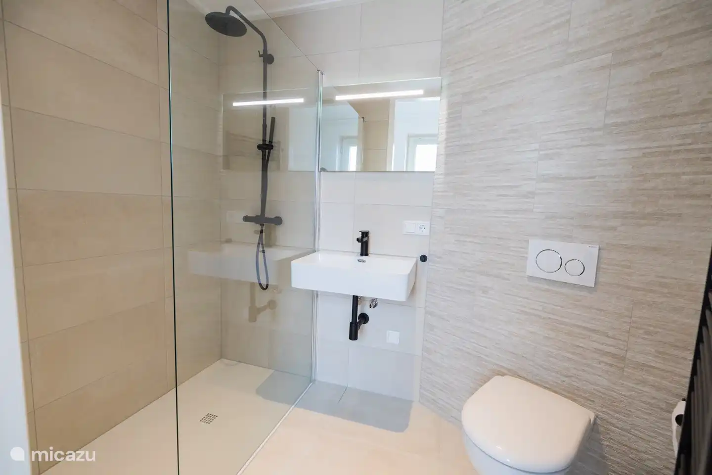 Badezimmer im Erdgeschoss