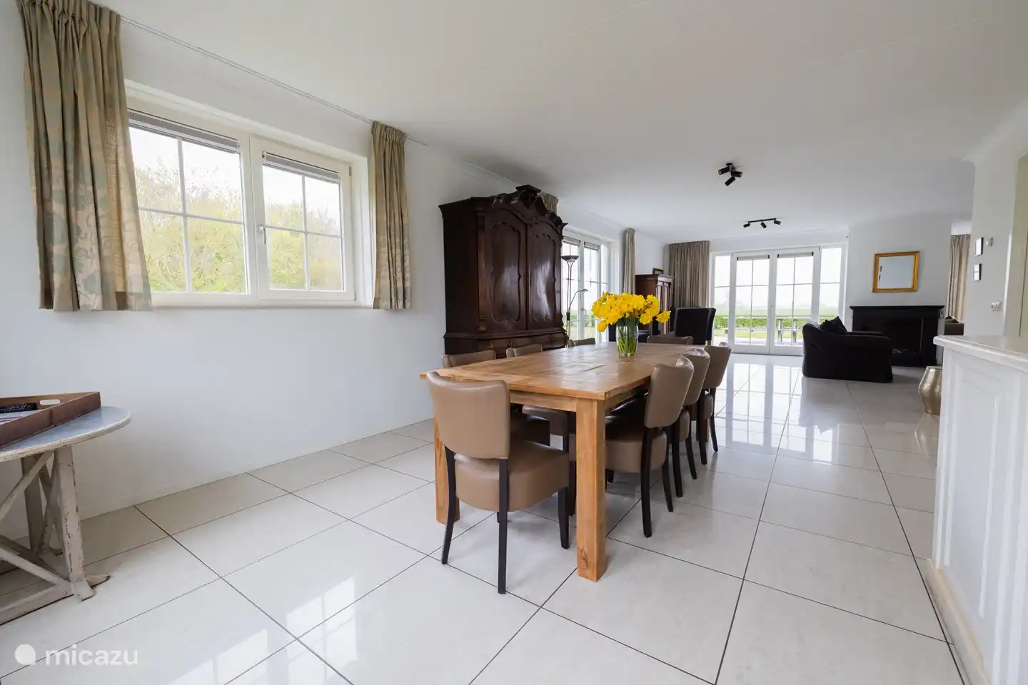 Esstisch + Wohnzimmer