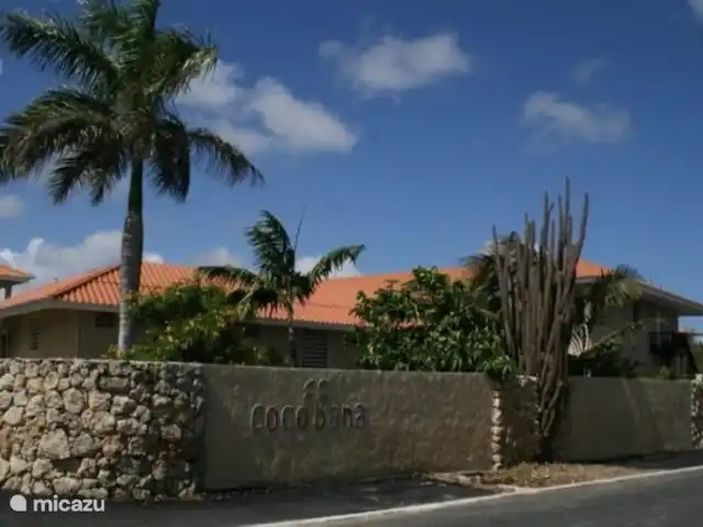 appartement huren in Curaçao, Banda Ariba (oost), Cas Grandi – Dushi Cocobana De beveiligde ingang van het resort!