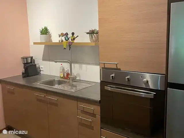 appartement huren in Curaçao, Banda Ariba (oost), Cas Grandi – Dushi Cocobana Vaatwasser, koelkast, oven, koffiezet, waterpoloër, toaster, nespresso machine. Je voelt je meteen thuis!