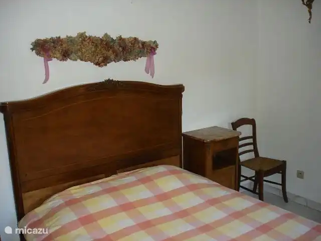 Schlafzimmer 1 im Erdgeschoss mit 1 Doppelbett