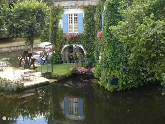 Le Sagitaire | France, Dordogne, Tourtoirac - ferme Brantôme, avec le vieux watermo;em, maintenant restaurant
