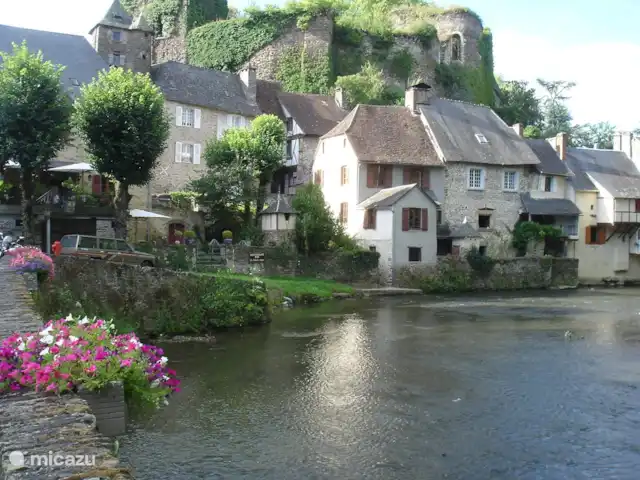 Le Sagitaire | France, Dordogne, Tourtoirac - ferme Montignac, où vous pourrez également visiter les grottes de Lascauz