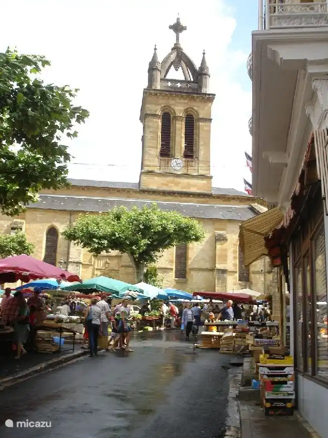 Excideuil, 7 km von uns entfernt. Schöner Markt am Donnerstag