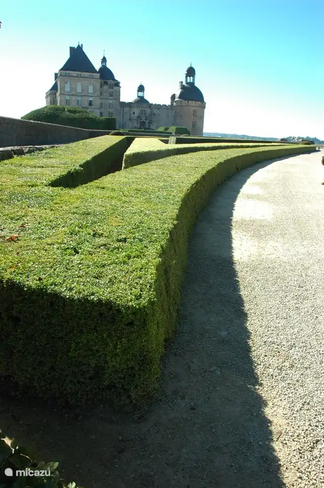 Castle Haute Fort, 5 km von uns entfernt