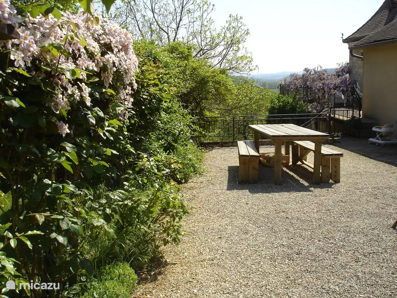 Zweite Terrasse am Haus