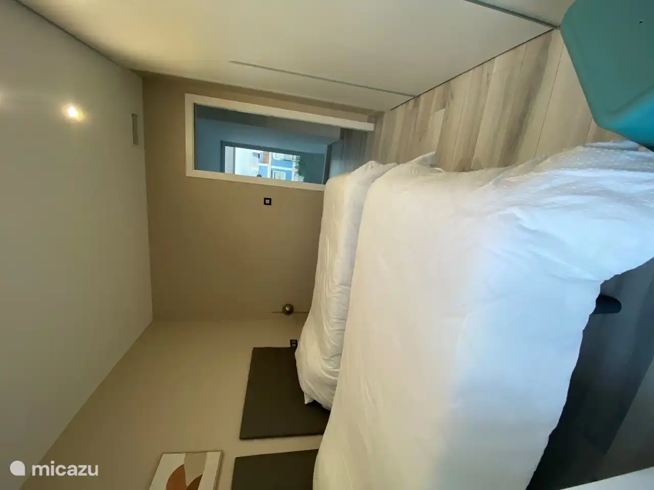 2x 1 Bett im 1. Stock mit kleinem Balkon