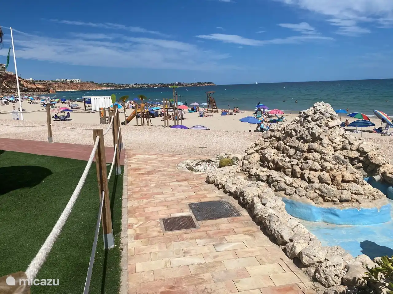 Der Strand ist 1500 Meter von der Villa entfernt