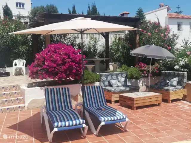 Casa Infinito 1 en España, Costa Blanca, Pedreguer  - villa relajarse en la terraza junto a la piscina