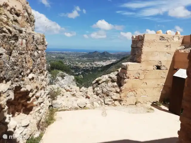 Casa Infinito 1 en España, Costa Blanca, Pedreguer  - villa Para hacer: caminar desde nuestra casa de vacaciones hasta el castillo de Ocaive con esta fantástica vista de nuestra montaña y sus alrededores como recompensa
