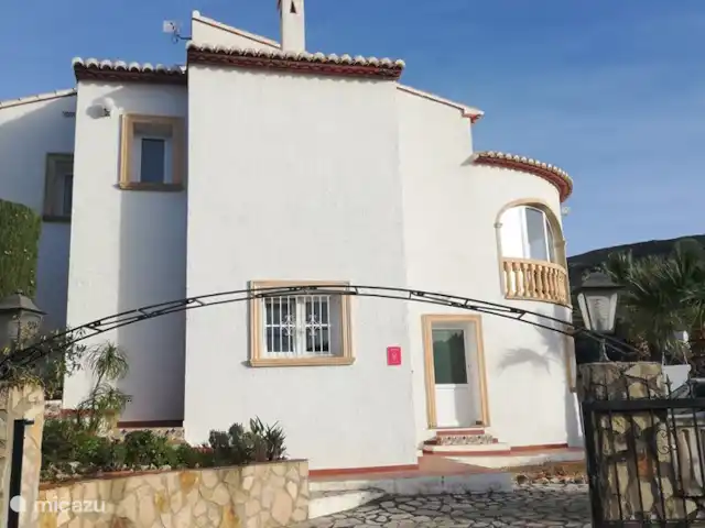 Casa Infinito 1 en España, Costa Blanca, Pedreguer  - villa entrada cerrada con plaza de aparcamiento