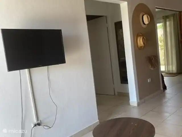vakantiehuis huren in Aruba, Oranjestad, Seroe Blanco – Casa Charlie TV met allerlei digitale zenders zoals Netflix, Disney etc.