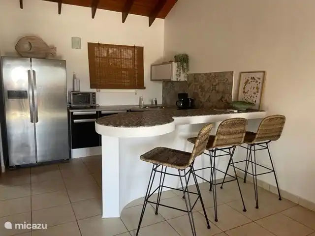 vakantiehuis huren in Aruba, Oranjestad, Seroe Blanco – Casa Charlie Keuken met bar