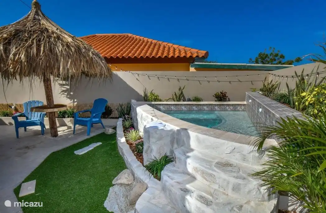 Schwimmbad tagsüber