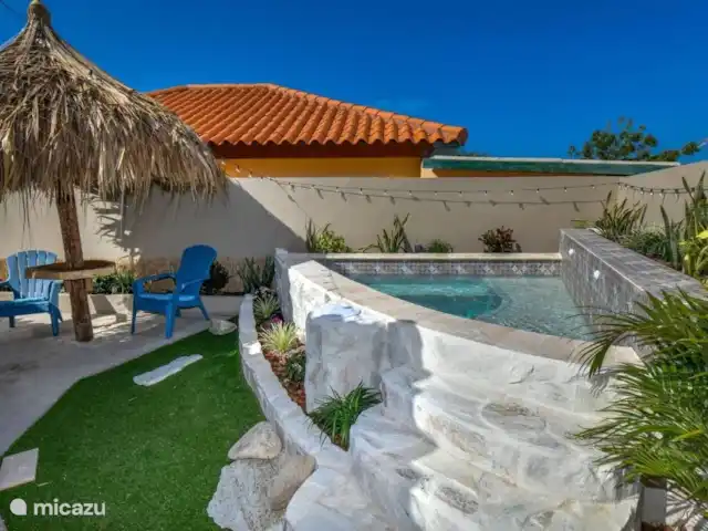 vakantiehuis huren in Aruba, Oranjestad, Seroe Blanco – Casa Charlie Zwembad overdag